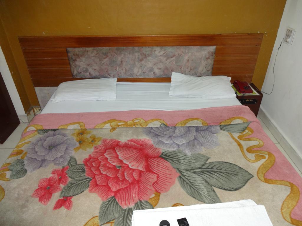 Hotel Elegant International New Delhi Buitenkant foto